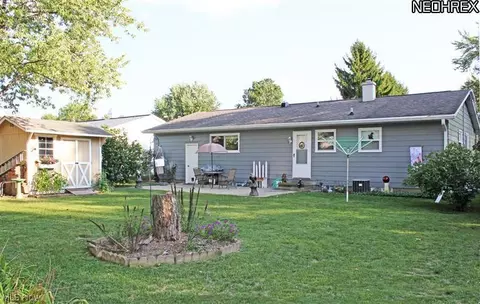 811 Lakeview Dr, Dover, OH 44622 photo 2