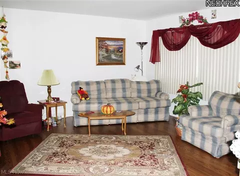 811 Lakeview Dr, Dover, OH 44622 photo 5