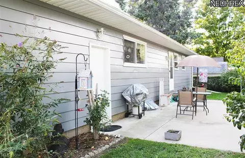 811 Lakeview Dr, Dover, OH 44622 photo 4