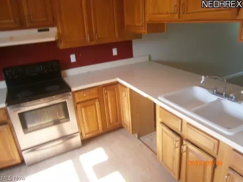 313 Willow Dr, Huron, OH 44839 photo 2