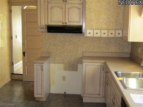 1053 Erie Ave, Lorain, OH 44052 photo 7