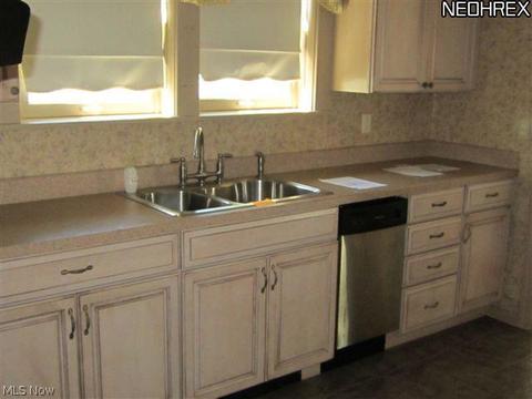 1053 Erie Ave, Lorain, OH 44052 photo 8