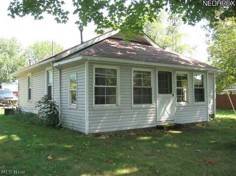 26934 Stanley Dr, Beloit, OH 44609 photo 2