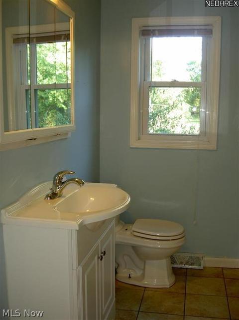 1663 Van Lynn Rd, Akron, OH 44306 photo 5