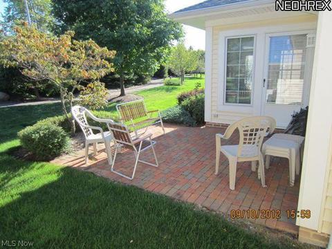 106 Legend Trl, Willowick, OH 44095 photo 3