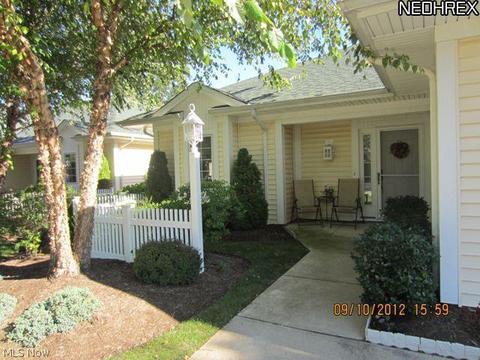 106 Legend Trl, Willowick, OH 44095 photo 2