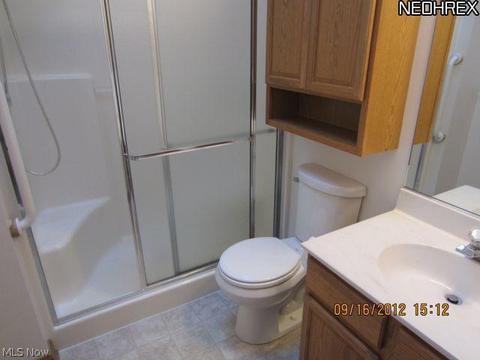 106 Legend Trl, Willowick, OH 44095 photo 8