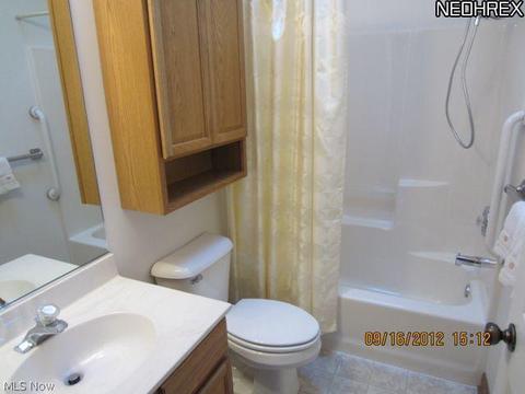 106 Legend Trl, Willowick, OH 44095 photo 7