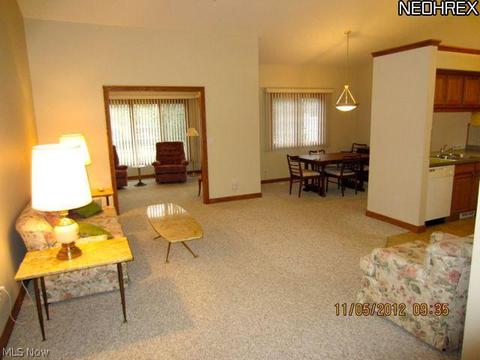106 Legend Trl, Willowick, OH 44095 photo 16