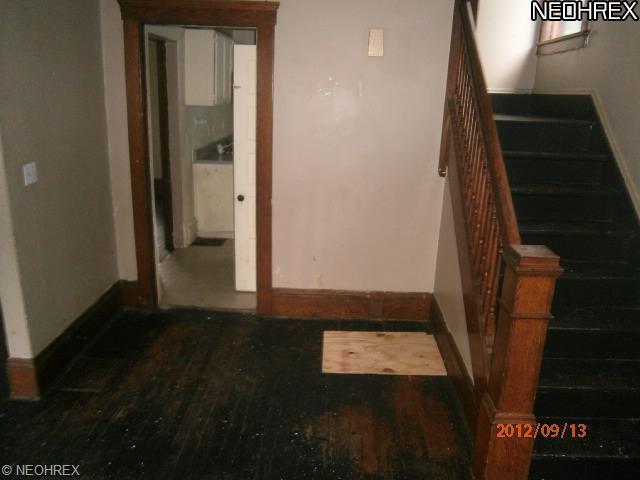 127 Charles Ct, Elyria, OH 44035 photo 3