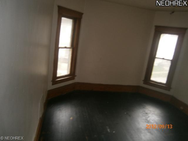 127 Charles Ct, Elyria, OH 44035 photo 8