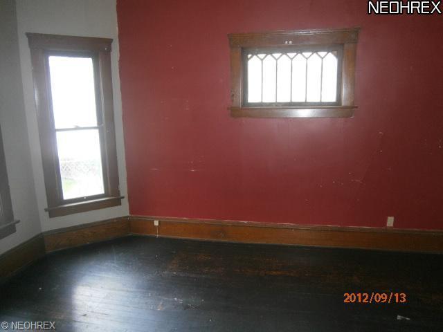 127 Charles Ct, Elyria, OH 44035 photo 4