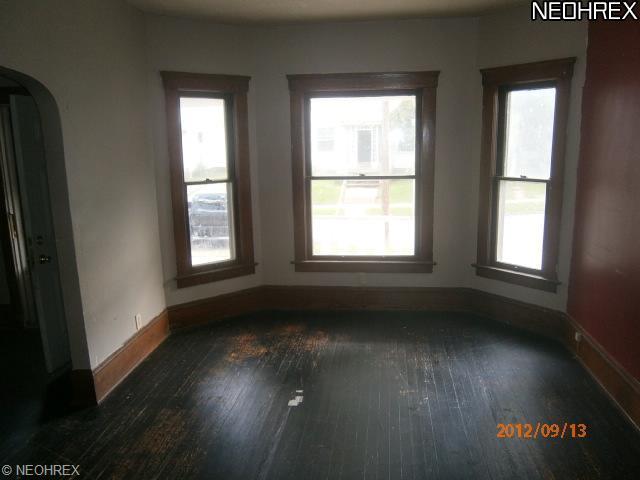 127 Charles Ct, Elyria, OH 44035 photo 5