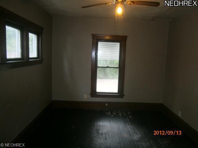 127 Charles Ct, Elyria, OH 44035 photo 6