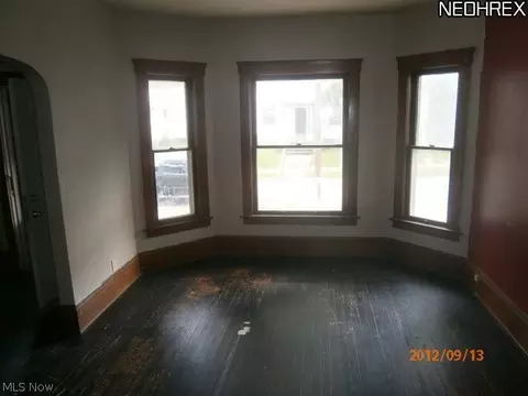 127 Charles Ct, Elyria, OH 44035 photo 5