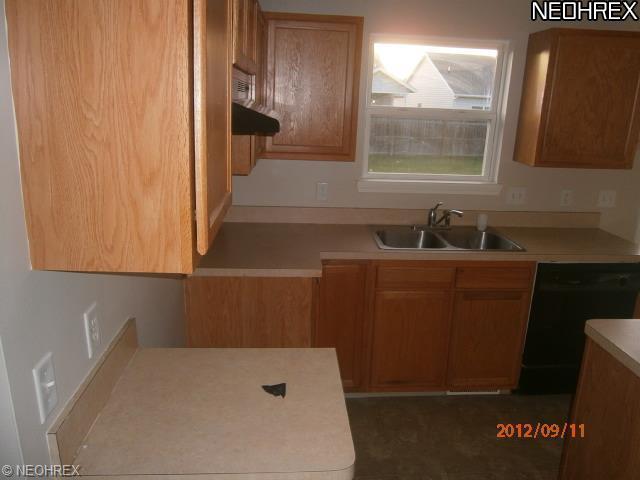 345 Alexis Dr, Elyria, OH 44035 photo 5