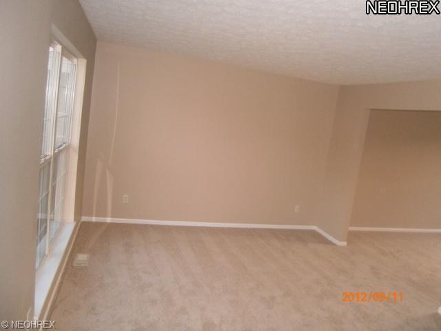 345 Alexis Dr, Elyria, OH 44035 photo 2