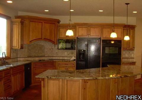 36875 Broadstone Dr, Solon, OH 44139 photo 3