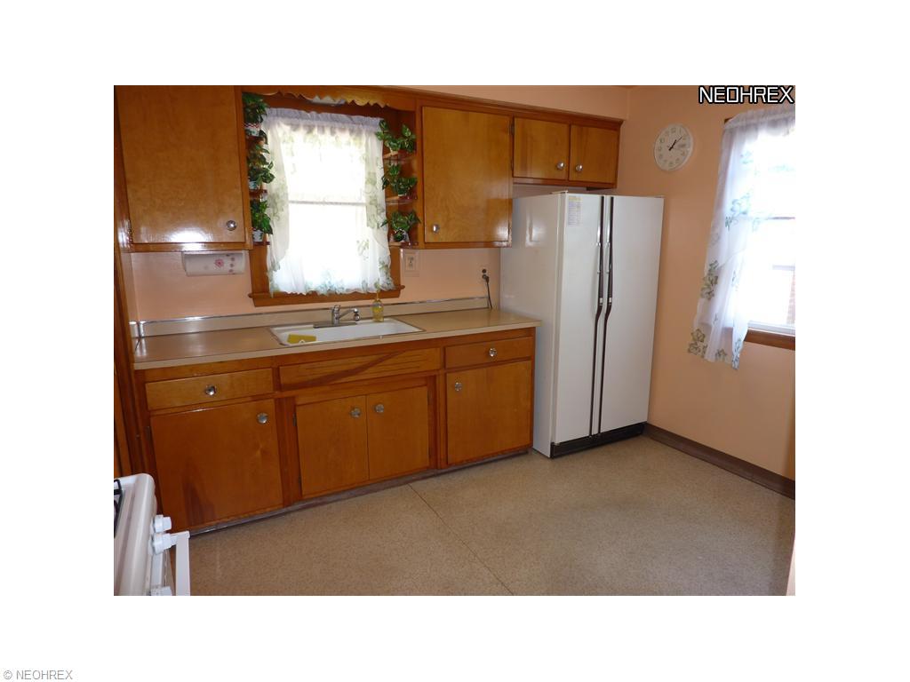 30413 Barjode Rd, Eastlake, OH 44095 photo 4