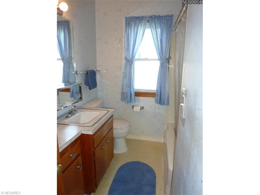 30413 Barjode Rd, Eastlake, OH 44095 photo 9