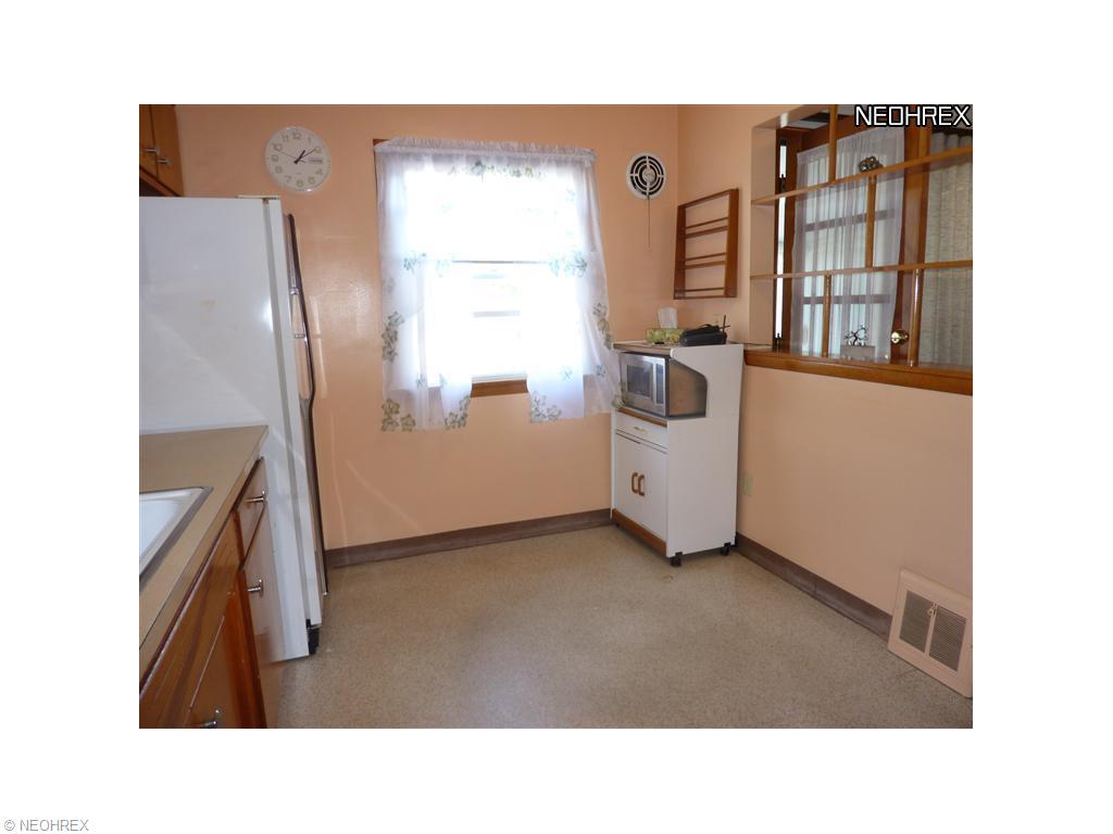 30413 Barjode Rd, Eastlake, OH 44095 photo 5