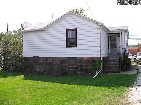 220 Cherry Ave, Chardon, OH 44024 photo 8