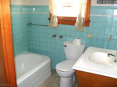 220 Cherry Ave, Chardon, OH 44024 photo 14