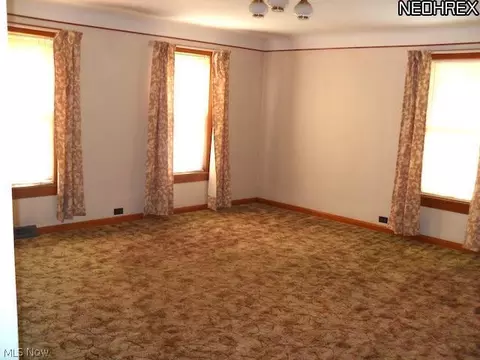 220 Cherry Ave, Chardon, OH 44024 photo 4