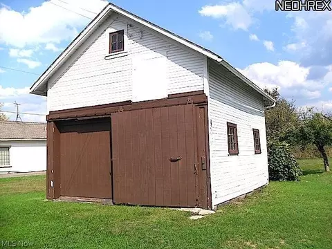 220 Cherry Ave, Chardon, OH 44024 photo 5