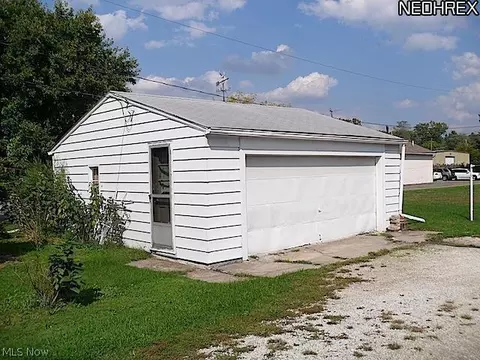 220 Cherry Ave, Chardon, OH 44024 photo 6