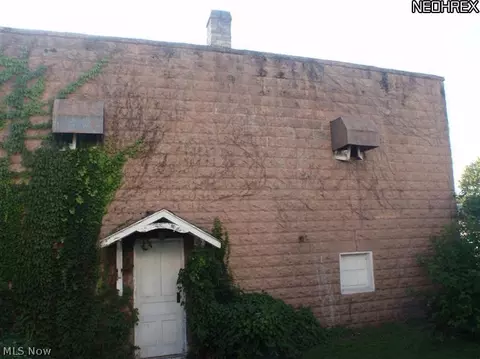 325 Mcclain Ave, Coshocton, OH 43812 photo 3