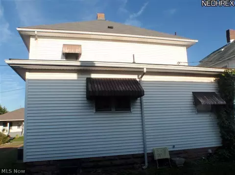 325 Mcclain Ave, Coshocton, OH 43812 photo 2