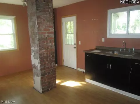 2425 Burton St, Warren, OH 44484 photo 3