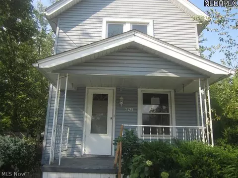 2425 Burton St, Warren, OH 44484 photo 1