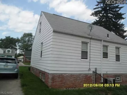 15100 Summit Ave, Maple Heights, OH 44137 photo 4