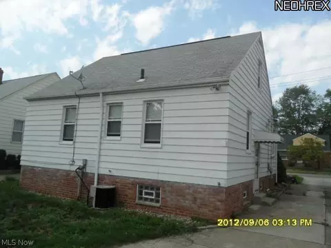 15100 Summit Ave, Maple Heights, OH 44137 photo 2
