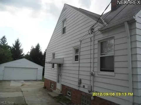 15100 Summit Ave, Maple Heights, OH 44137 photo 5