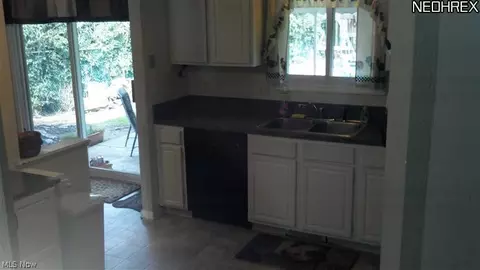 148 Greenway Dr, Elyria, OH 44035 photo 5