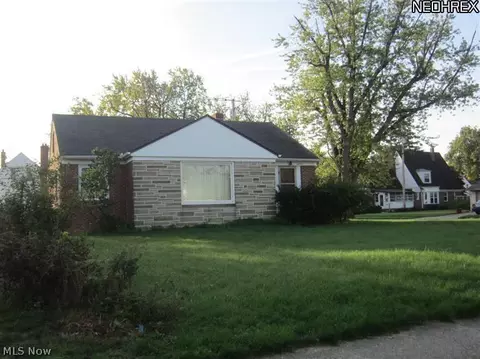 29408 Cresthaven Dr, Willowick, OH 44095 photo 2