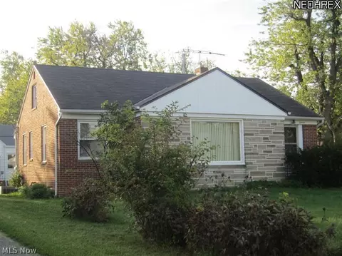 29408 Cresthaven Dr, Willowick, OH 44095 photo 1