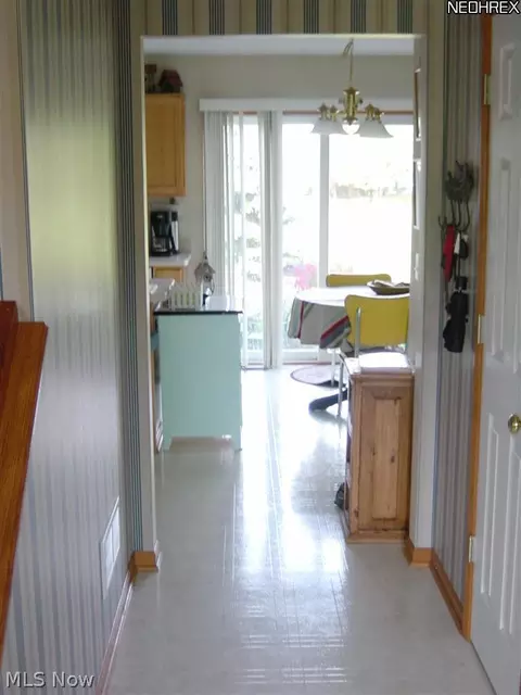 405 Normandy Ct, Aurora, OH 44202 photo 2