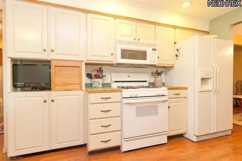 42991 Galaxy Dr, Elyria, OH 44035 photo 3