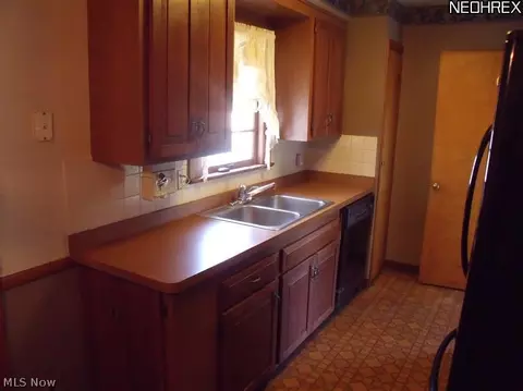 756 Pendley Rd, Willowick, OH 44095 photo 9
