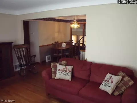 756 Pendley Rd, Willowick, OH 44095 photo 4