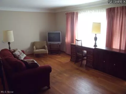 756 Pendley Rd, Willowick, OH 44095 photo 2
