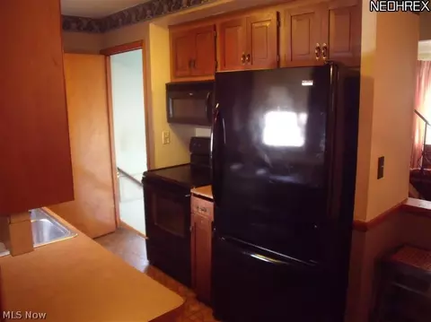 756 Pendley Rd, Willowick, OH 44095 photo 10