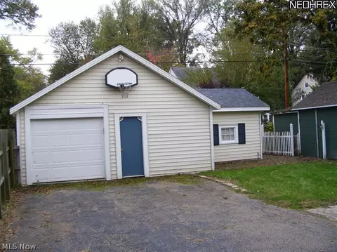 247 Stanford Ave, Elyria, OH 44035 photo 4