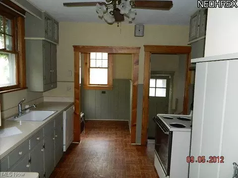 128 Eastern Heights Blvd, Elyria, OH 44035 photo 6