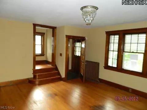 128 Eastern Heights Blvd, Elyria, OH 44035 photo 3