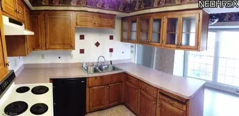 313 Orangewood Rd, Huron, OH 44839 photo 2